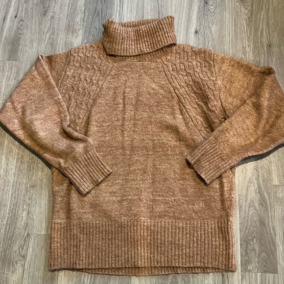 Hem and threads size medium brown turtleneck sweater - Picture 1 of 1